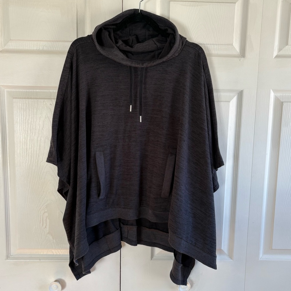 Athleta Techie Sweat Blissful Hoodie Poncho Dark Grey Yoga Pilates Gym Running M